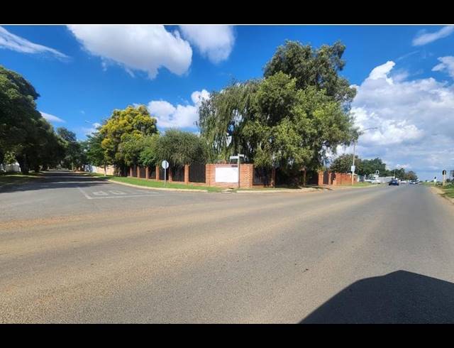 5 BEDROOM HOUSE FOR SALE IN BRACKENHURST